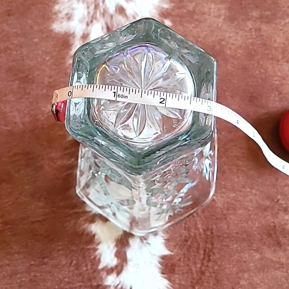 Beautiful Glass Vase - Picture 10 of 10